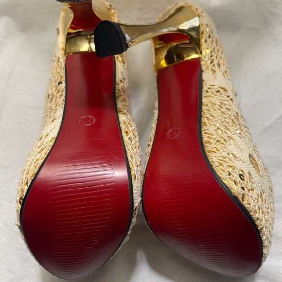 Women’s Size 6.5 YaYa Platform Creme and Gold Pumps 5” heel NEW! - Picture 4 of 7